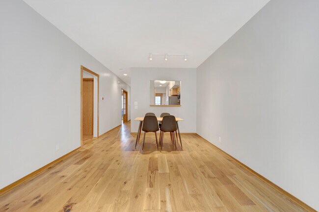 Building Photo - 711 S Ashland Ave