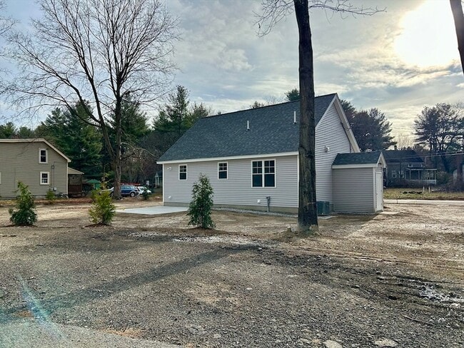 Building Photo - 265 Dunstable Rd