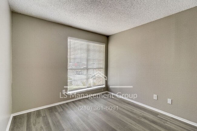 Building Photo - 7523 Oak Chase
