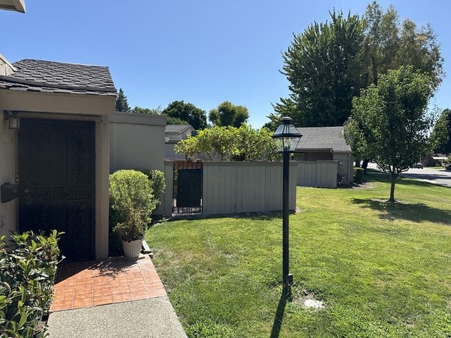 Building Photo - Stockton 2 Bedroom 1 Bathroom Condo