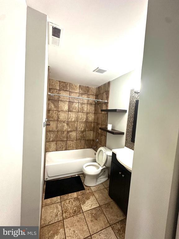 Building Photo - 4901 Ravens Crest Dr