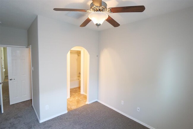 Building Photo - 6123 Summerfield Glade Ln