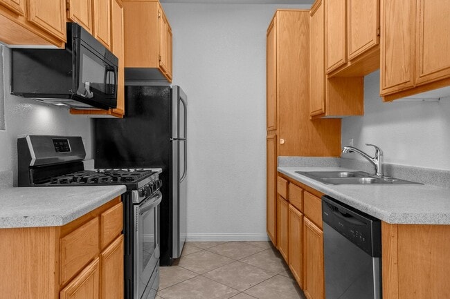 Building Photo - BEAUTIFUL 2 Bedroom Condo near Nellis Airf...