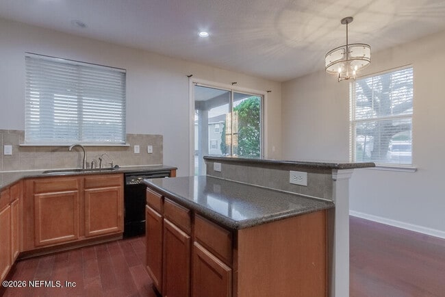 Building Photo - 2307 Sunset Bluff Dr