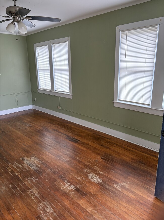 Building Photo - 505 E Main St