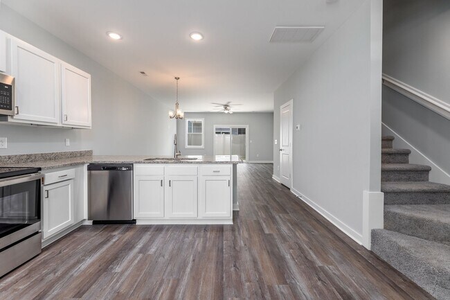 Building Photo - Move In Special! 3 Bedroom Townhome each w...