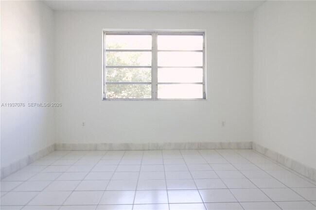 Building Photo - 1225 NE 124th St