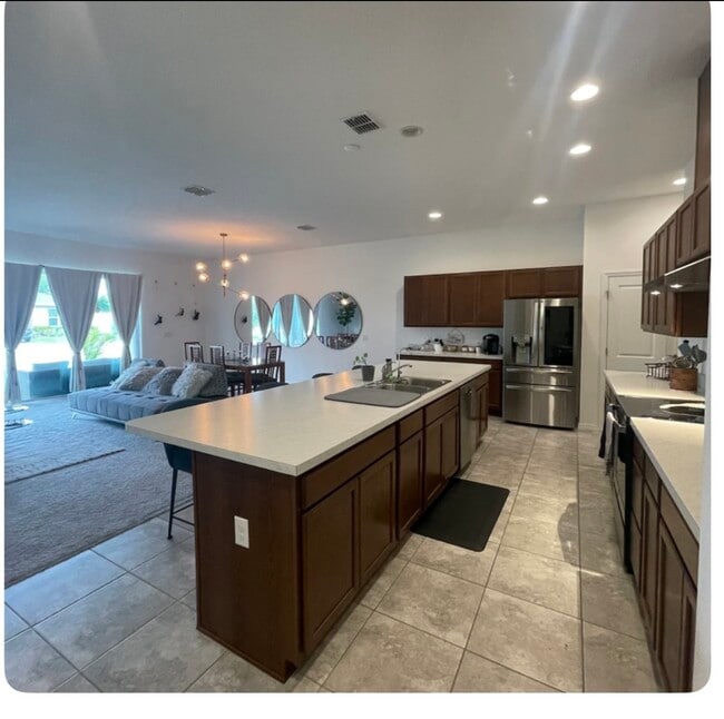 Building Photo - 2150 Brillante Dr