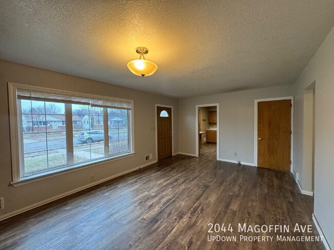 Building Photo - 2044 Magoffin Ave