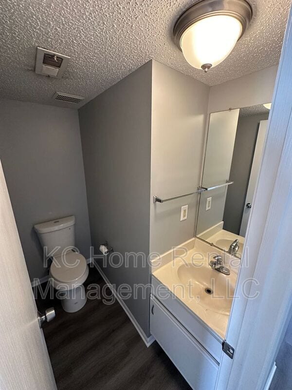 Building Photo - 506 A Skyvue Dr