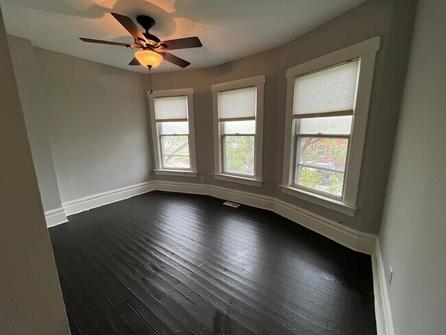 Building Photo - 991-993 Bryden Road