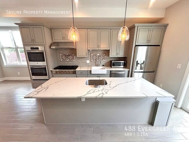 Building Photo - 488 Evergreen Ave