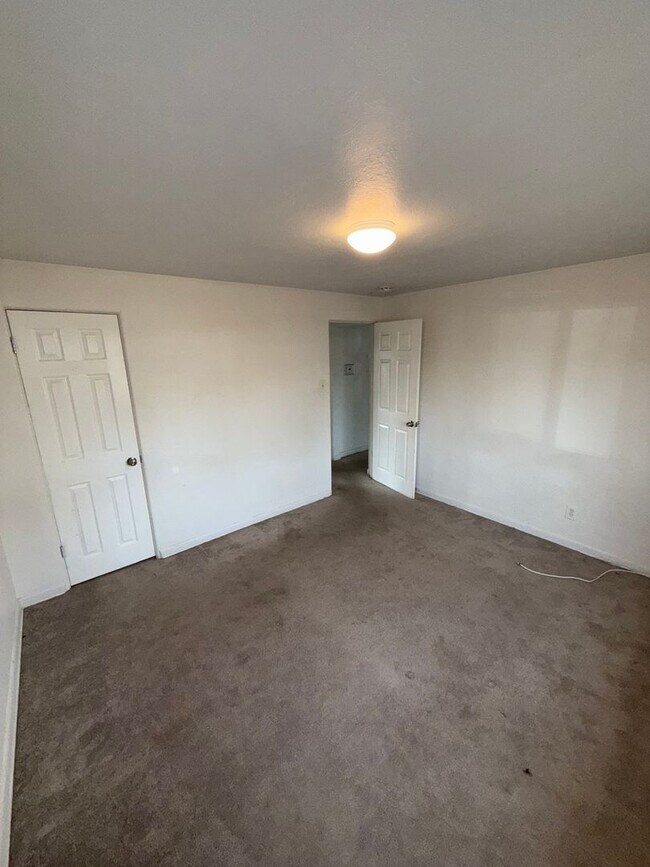 Building Photo - 16th7130