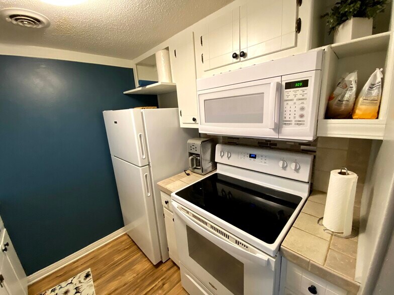 Building Photo - 601 Dave Creek Pky