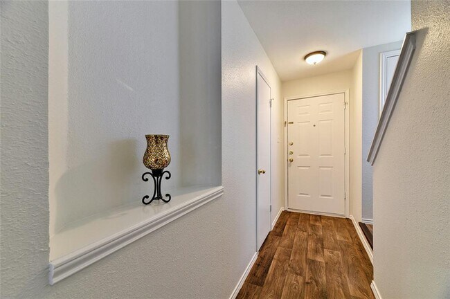 Building Photo - 9716 Sugar Hill Dr