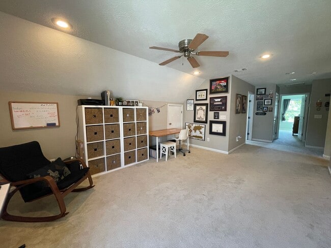 Building Photo - Charming 4 bedroom/2.5 bathroom in Tudor Branch!
