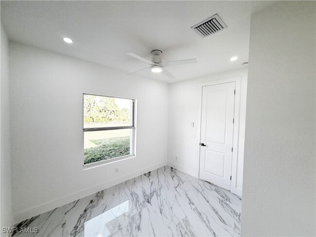 Building Photo - 852 Chipley St E