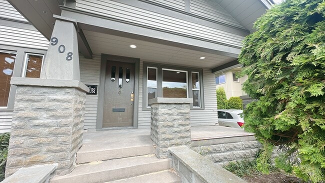 Primary Photo - Classic 4 bdrm/2ba Craftsman in the Letter...