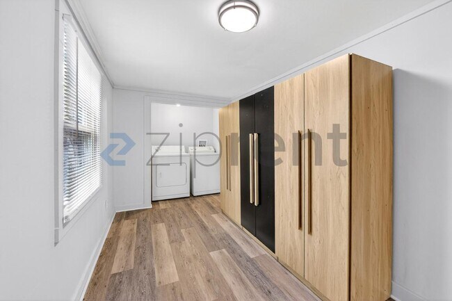 Building Photo - 309 Park St