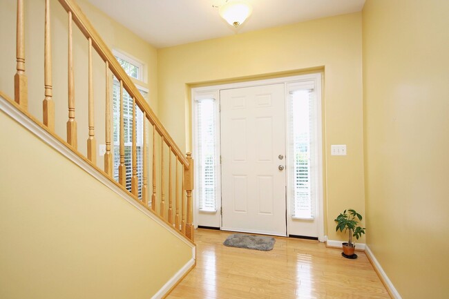 Building Photo - Cherry Hill Townhouse, Short Drive From UVA