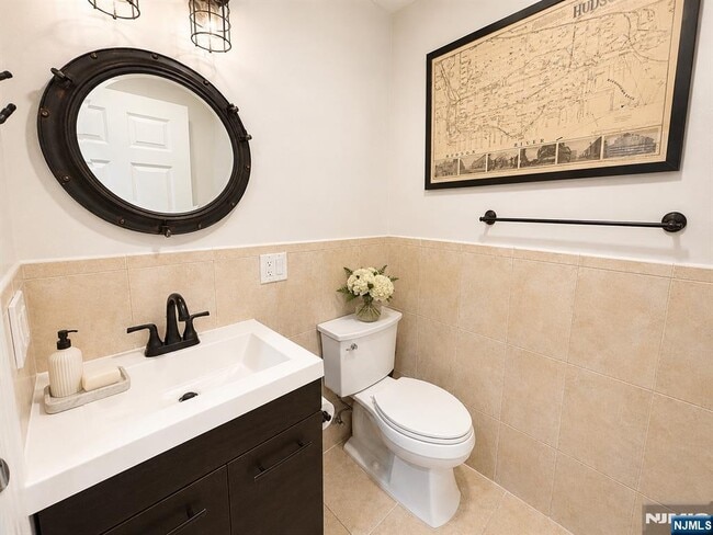 Building Photo - 729 Madison 1C