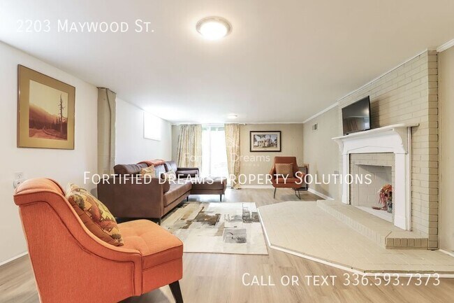 Building Photo - 2203 Maywood St