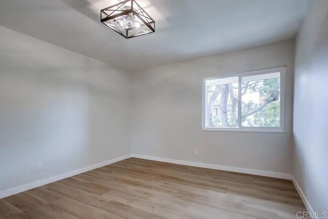 Building Photo - Fully Remodeled 2BR Condo with Designer Fi...