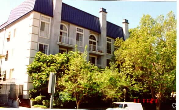 Primary Photo - Sutton Apartments