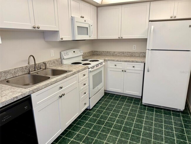 Building Photo - 255 Dolphin Point