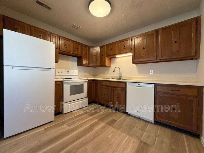 Building Photo - 922 A