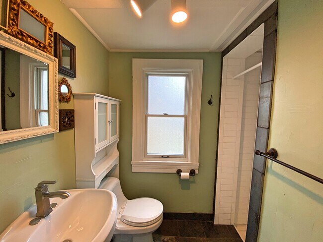 Building Photo - 2445 W 37th Ave