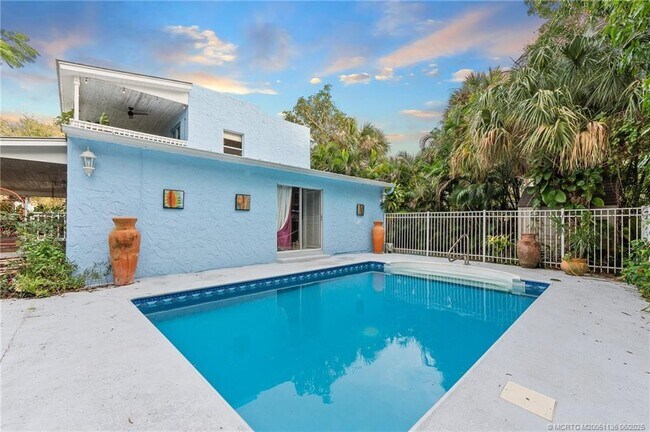 Building Photo - 508 SE Balboa Ave