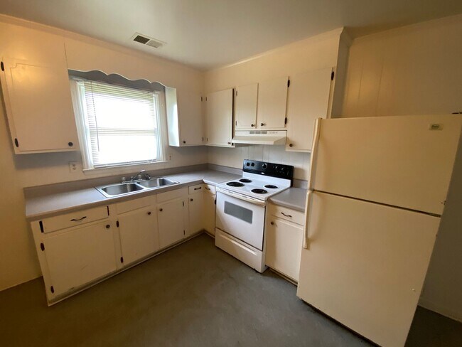 Building Photo - 208 Rosemont Dr