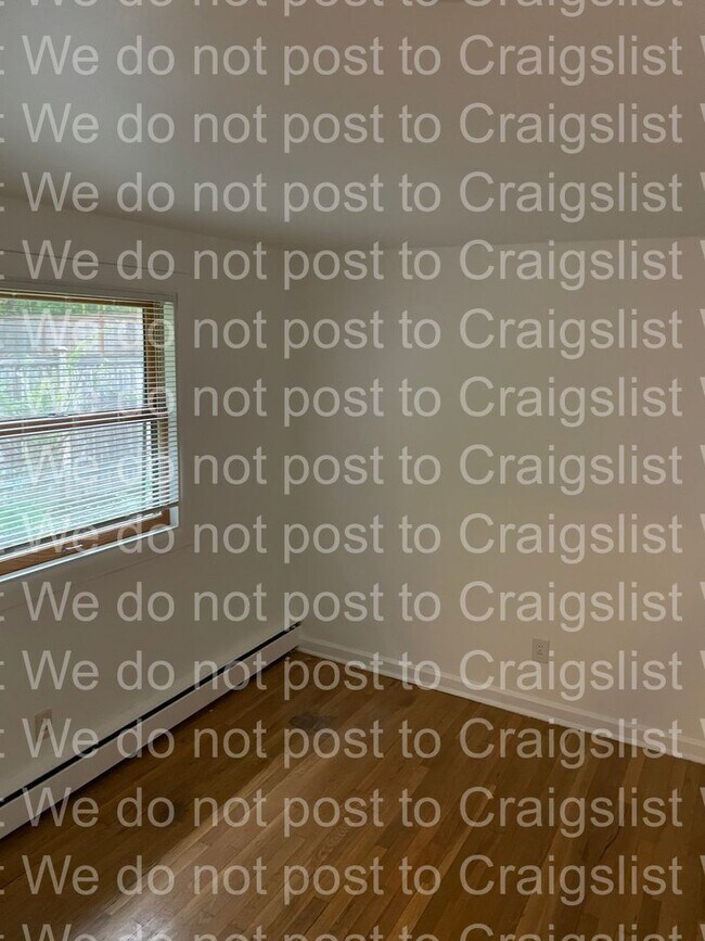 Building Photo - Olympic Hills 4bedroom / 1.5 bath home wit...