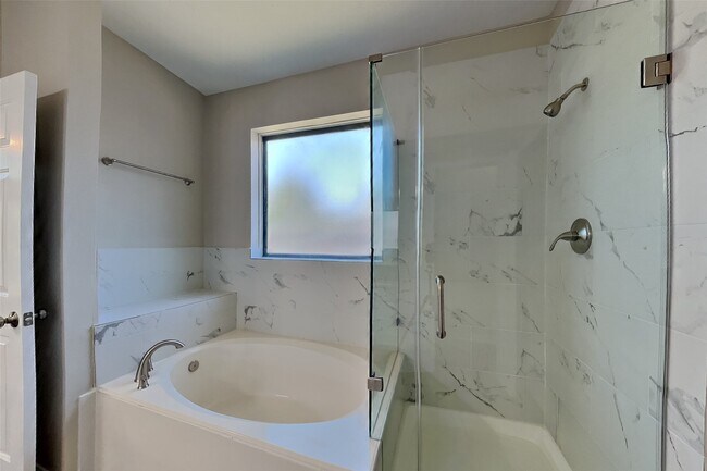 Building Photo - 11414 Oak Lake Glen Cir