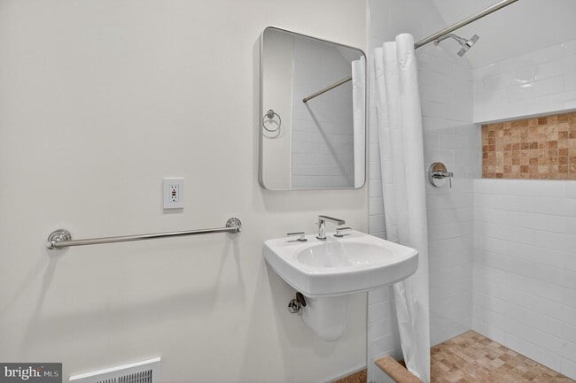 Building Photo - 4015 Mansion Dr NW