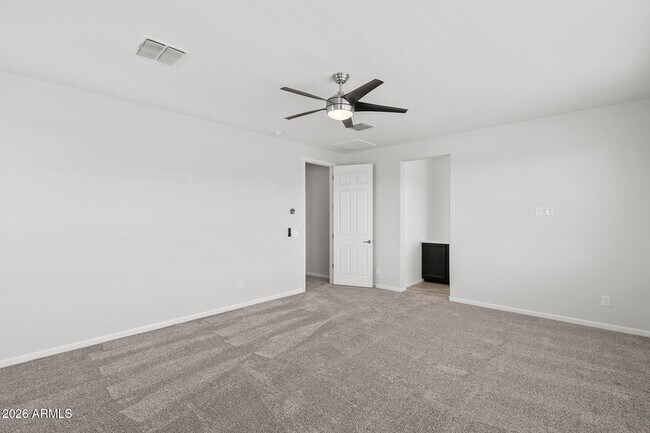 Building Photo - 130 N Bay Dr
