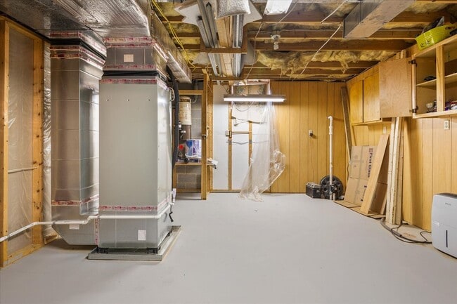 Building Photo - Charming Colonial in Elmhurst Station