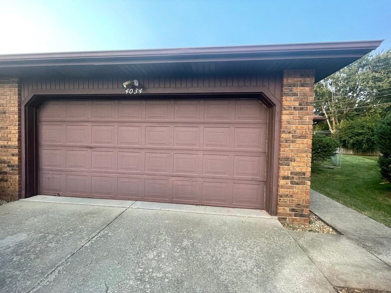 Building Photo - 4034 S Miranda Ct