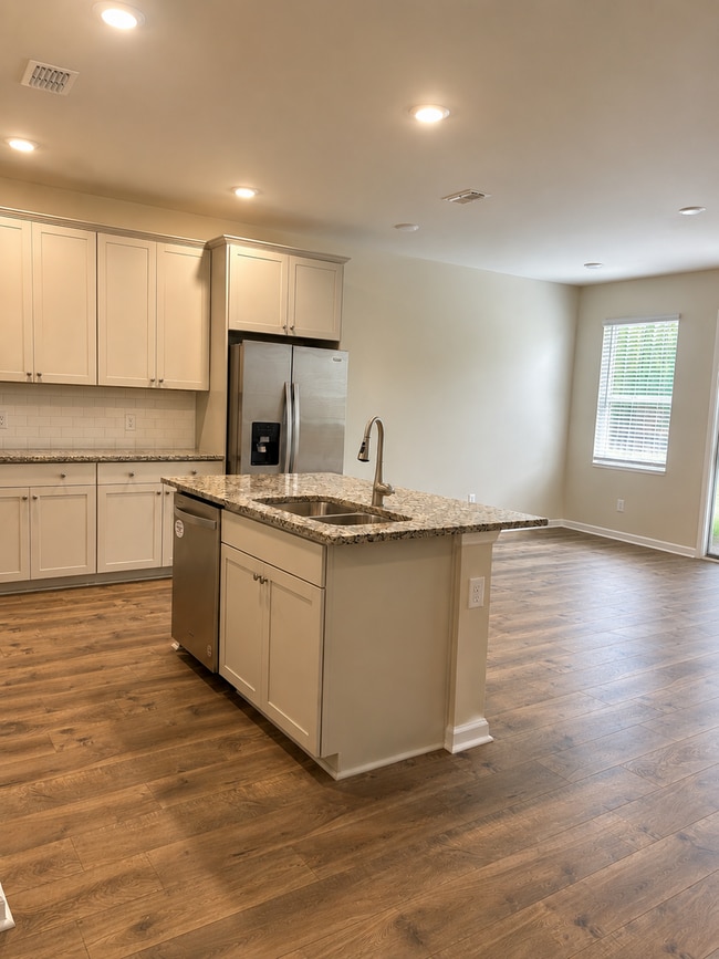 Building Photo - 102 Benelli Dr