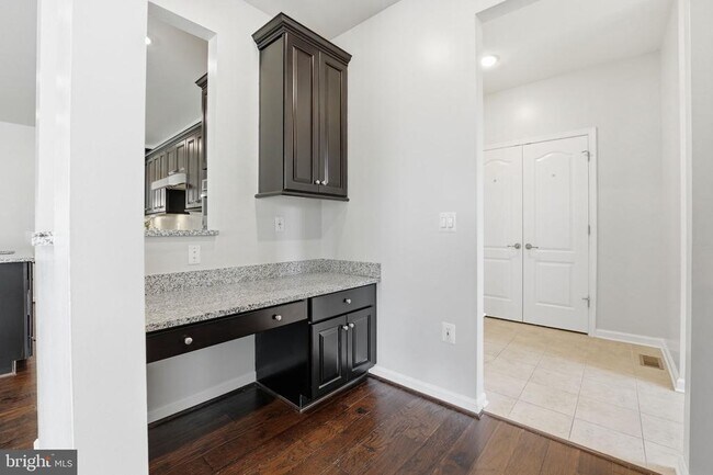 Building Photo - 428 Alder Dr