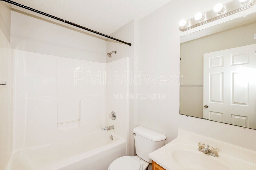 Building Photo - 1702 W Michigan St