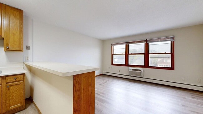 Building Photo - 2216 Pleasant Ave