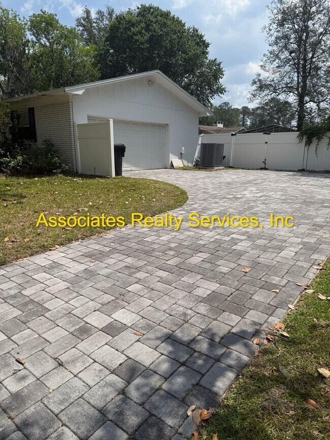 Building Photo - COMING SOON!!! Beautiful 4bed/3bath Corner Lot in Suburban Heights