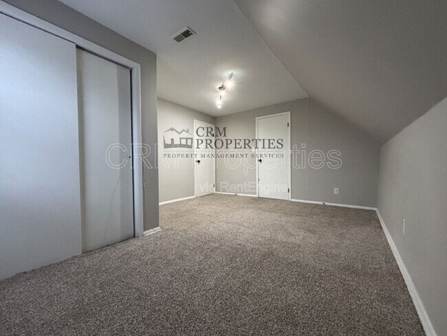 Building Photo - 1039 S Washington St