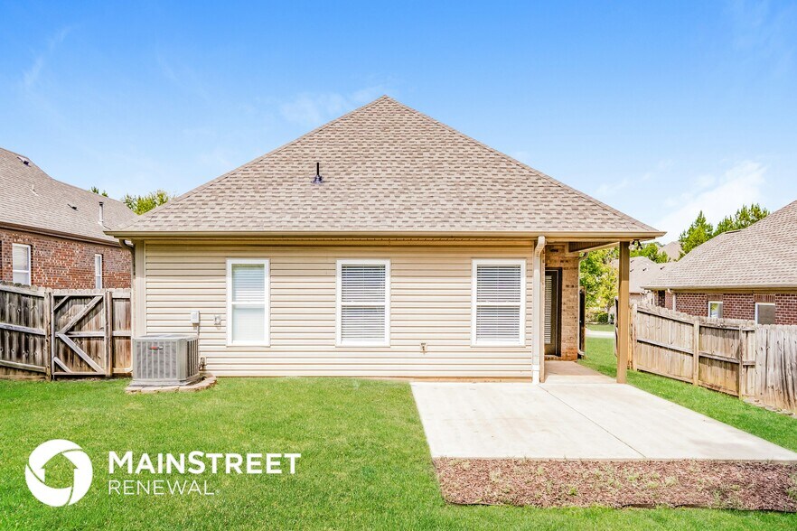 Building Photo - 6525 Southern Trace Dr