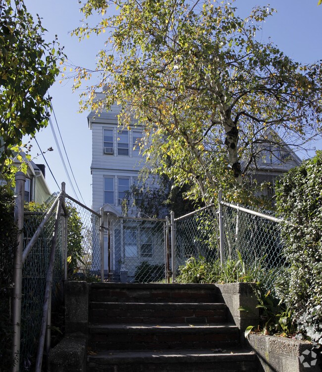 Building Photo - 223 Duncan Ave