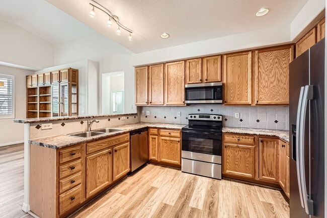 Building Photo - 1335 Villa Grove