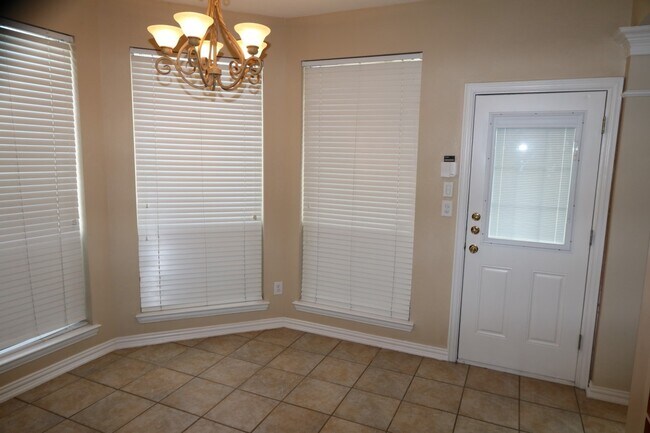 Building Photo - 6011 Hawkes Bay Ct