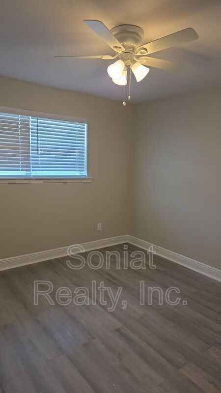 Building Photo - 7840 Wave Dr